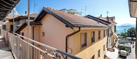 Appartement Standard, plusieurs chambres, au bord de la plage (Nel Cuore Di Baveno 50m from Lake) | Balcon