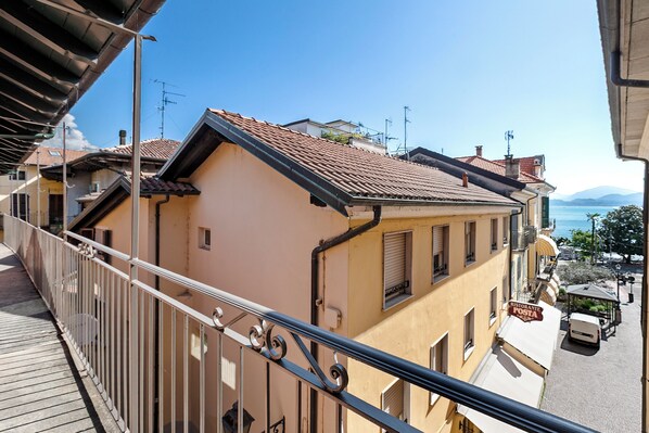 Departamento estándar, varias habitaciones, junto a la playa (Nel Cuore Di Baveno 50m from Lake) | Balcón