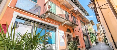 Standaard appartement, meerdere slaapkamers, langs het strand (Nel Cuore Di Baveno 50m from Lake) | Details aan de buitenkant