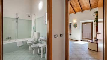 Appartement Standard, plusieurs chambres, en bord de plage (Nel Cuore Di Baveno 50m from Lake) | Salle de bain