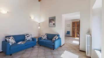 Standard-Apartment, Mehrere Schlafzimmer, am Strand (Nel Cuore Di Baveno 50m from Lake) | Wohnbereich