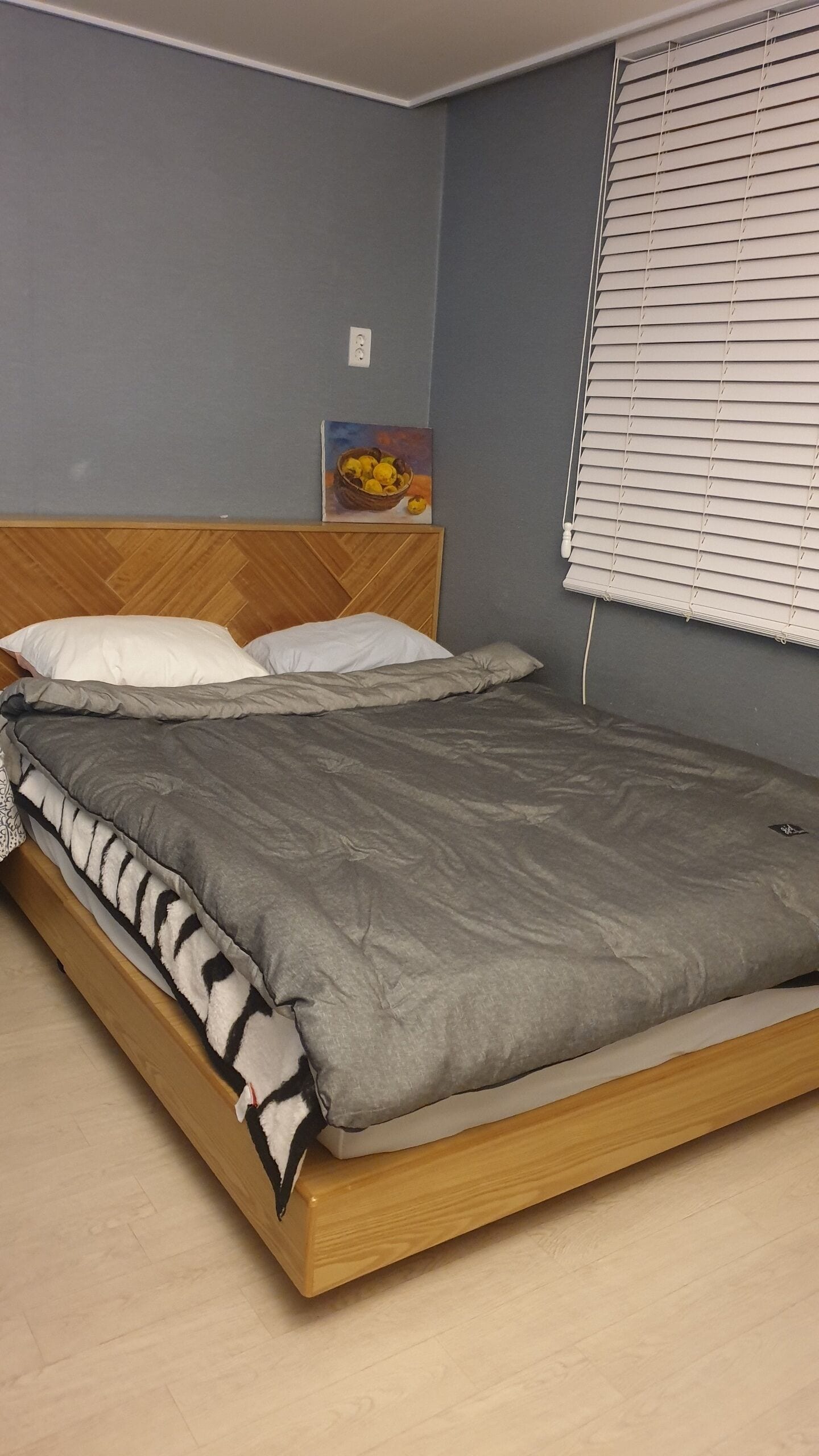 Desk, blackout drapes, free WiFi, bed sheets