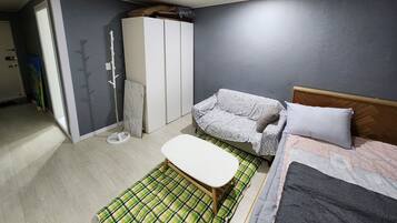 Basic-Einzelzimmer, Nichtraucher | Schreibtisch, Verdunkelungsvorhänge, kostenloses WLAN, Bettwäsche