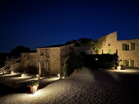 Exterior. Mas d'Eyrolles