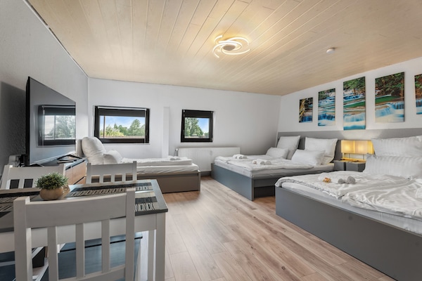 2 Schlafzimmer, BĂŒgeleisen/BĂŒgelbrett, kostenloses WLAN, BettwĂ€sche