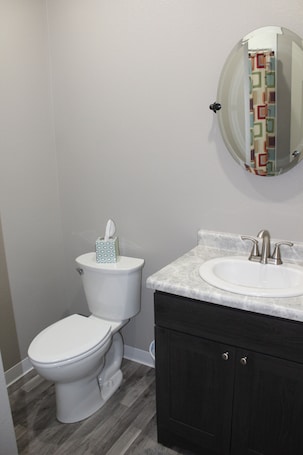 Shower, towels, soap, toilet paper. Sleeps 2-13 people, 2 bunkrooms, 2 bath, laundry, bar, kitchen-building Main St.