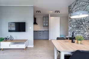 Lägenhet Comfort - utsikt mot trädgården | Strykjärn/strykbräda och gratis wi-fi