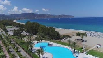 Private beach nearby, white sand