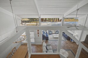 Villa - flera sängar - kök - utsikt mot golfbanan (57 Woodbine Villas ) | Vardagsrum | 42-tums platt-tv med digitalkanaler