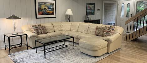 Villa, Multiple Beds, Kitchen, Garden View (459 Plantation Club Villas) | Living area | 42-inch flat-screen TV with digital channels