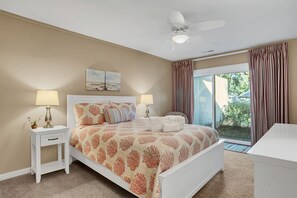 Villa, Plusieurs lits, cuisine (64 Fairway Lane) | 2 chambres, décor unique, ameublement unique, literie fournie