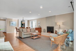 Villa, Mehrere Betten, Küche (64 Fairway Lane) | Wohnbereich