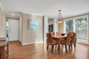 Villa, plusieurs lits, cuisine (64 Fairway Lane) | Restauration
