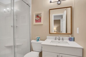 Villa, Plusieurs lits, cuisine (64 Fairway Lane) | Salle de bain | Serviettes fournies