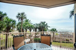 Hus - flere senge - balkon - havudsigt (201 Turtle Lane) | Udendørs spisemuligheder