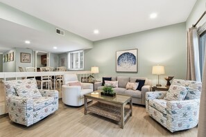 42-inch flat-screen TV with digital channels - 245 Stoney Creek Villa at The Sea Pines Resort (Hilton Head Island)