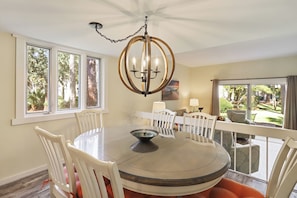 Villa, plusieurs lits, cuisine, vue jardin (245 Stoney Creek Villa) | Restauration