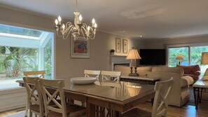 Hus - flere senge - adgang til pool - udsigt til have (149 N. Sea Pines Drive) | Interiør
