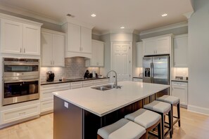 House, Multiple Beds, Kitchen, Garden View (68 Shell Ring Road) | Private kitchen | Coffee/tea maker, dining tables