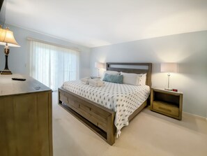 Huvila, useita sänkyjä, keittiö, näköala puutarhaan (174 Twin Oaks) | 3 makuuhuonetta, yksilöllisesti sisustettu, yksilöllisesti kalustettu