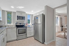 Villa, Multiple Beds, Kitchen, Garden View (265 Stoney Creek Villa) | Private kitchen | Fridge, microwave, oven, stovetop