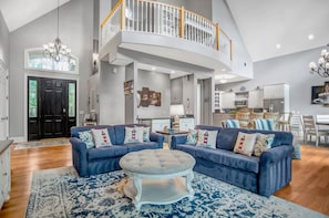 House, Multiple Beds, Kitchen, Pool View (64 Lawton Road) | Living area
