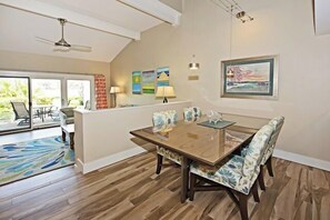 วิลล่า, เตียงคิงไซส์ 1 เตียง และโซฟาเบด, ห้องครัว, วิวสวน (259 Stoney Creek Villa) | ร้านอาหาร