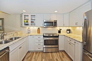 Villa, 1 King Bed with Sofa bed, Kitchen, Garden View (259 Stoney Creek Villa) | Private kitchen