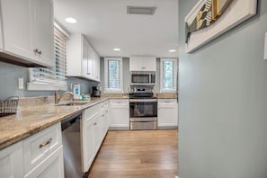 Villa, plusieurs lits, cuisine, vue jardin (241 Stoney Creek Villa) | Cuisine privée | Cafetière/bouilloire, tables à manger