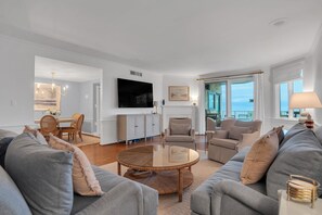 Villa, Multiple Beds, Kitchen, Beach View (303 Turtle Lane) | Living area
