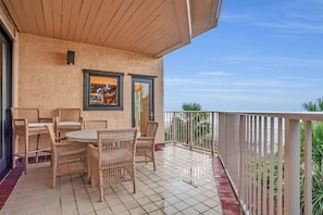 Villa, plusieurs lits, cuisine, vue plage (303 Turtle Lane) | Balcon