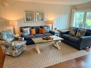 Villa, varias camas, cocina, vistas al jardín (450 Plantation Club Villas) | Zona de estar | Televisión de pantalla plana de 42 pulgadas con canales digitales