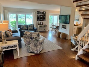 Villa, varias camas, cocina, vistas al jardín (450 Plantation Club Villas) | Zona de estar | Televisión de pantalla plana de 42 pulgadas con canales digitales