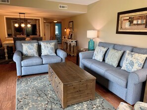 Villa, Multiple Beds, Kitchen, Golf View (425 Plantation Club Villas) | Living area