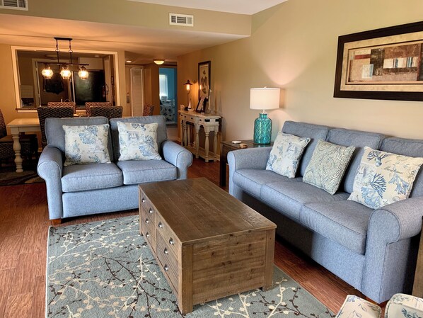 Villa, Multiple Beds, Kitchen, Golf View (425 Plantation Club Villas) | Living area | 42-inch flat-screen TV with digital channels