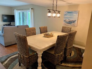 Villa, Multiple Beds, Kitchen, Golf View (425 Plantation Club Villas) | Dining