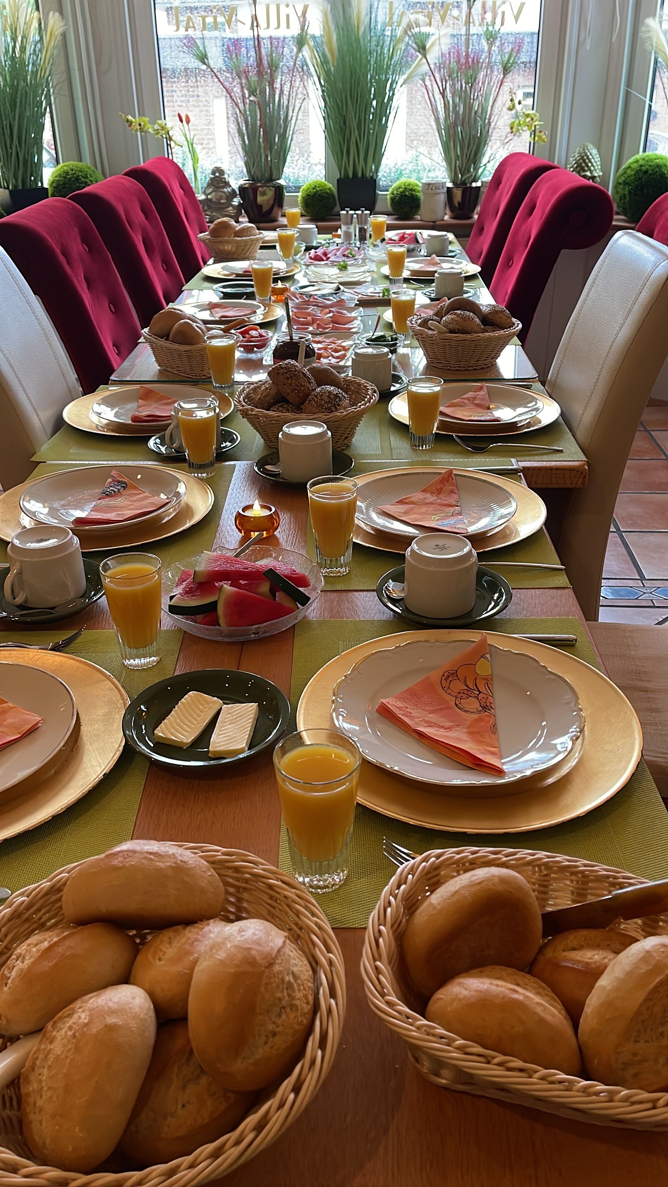 Tägliches inbegriffenes kontinentales Frühstück