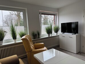1 habitación, caja de seguridad en la habitación y escritorio 