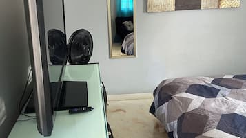 1 bedroom, iron/ironing board, WiFi (free), bed sheets