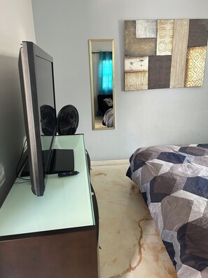 1 chambre, fer et planche à repasser, Wi-Fi gratuit, draps fournis