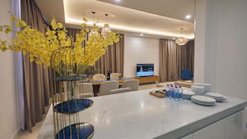 Villa 2 Bedrooms Private Pool | Tủ lạnh, lò vi sóng, ấm điện, nồi cơm