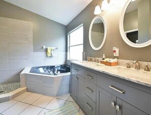 タオル、トイレットペーパー