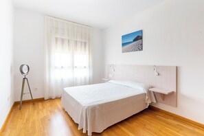 1 bedroom, bed sheets