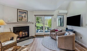 TV, fireplace, offices - Highland Golf, Walk to Club - Lakeland Village 2D (Quechee)