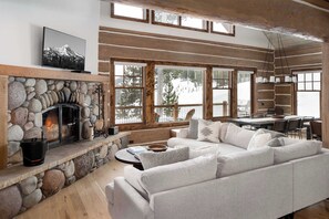 TV, fireplace, offices - *New Listing* Luxury Cabin with Ski-In/Ski-Out w/ Spa (Big Sky)