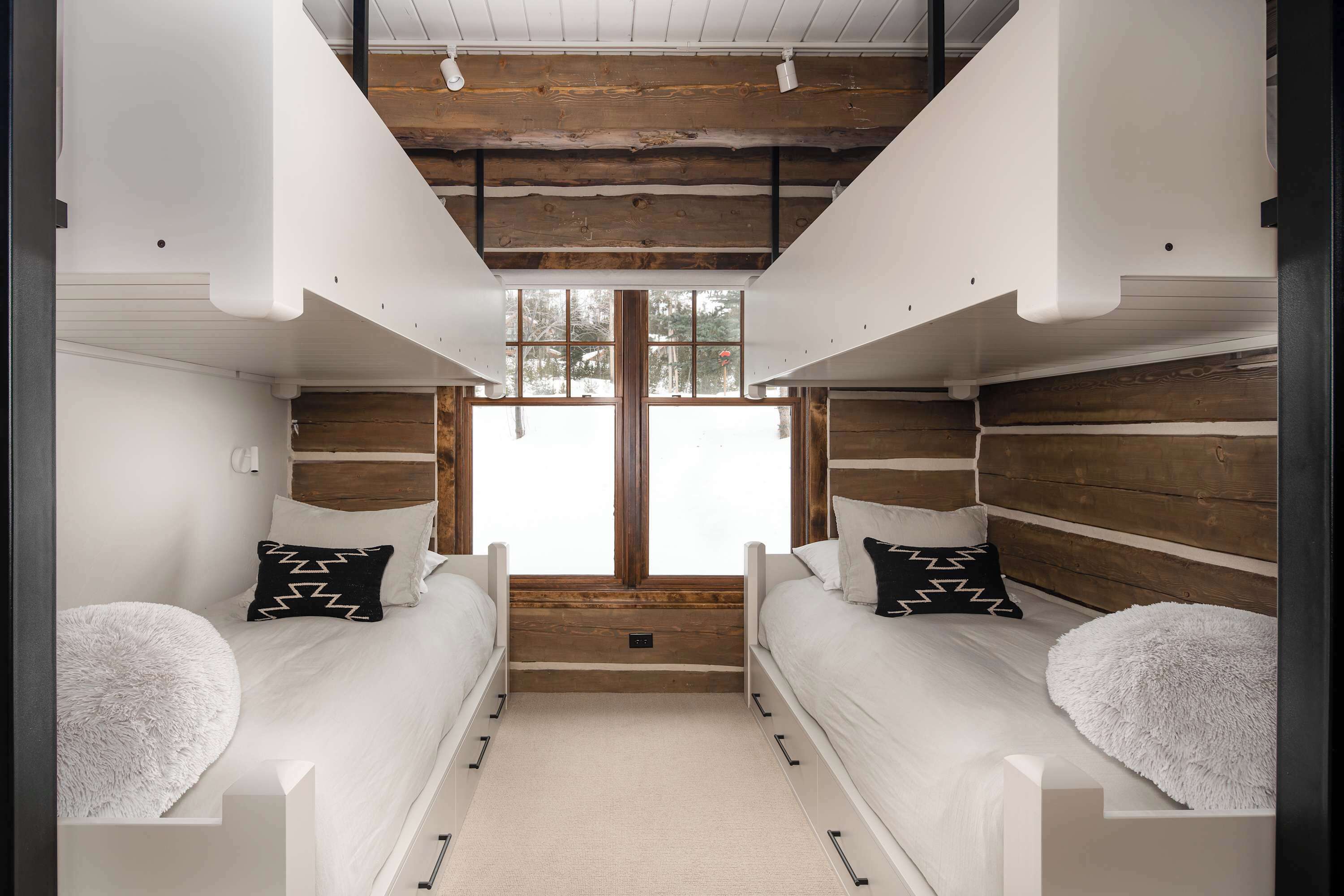3 bedrooms, desk, iron/ironing board, WiFi