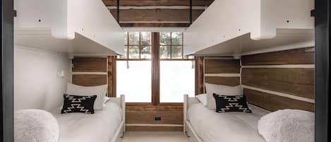 3 Schlafzimmer, Schreibtisch, Bügeleisen/Bügelbrett, WLAN