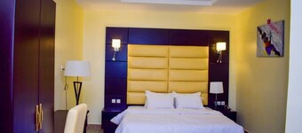 MAINSTAY LUXURY APARTMENTS