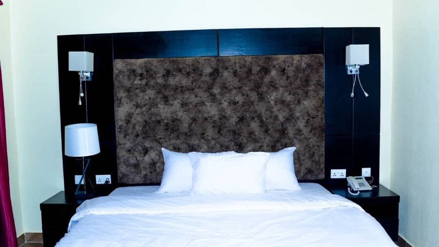 MAINSTAY LUXURY APARTMENTS