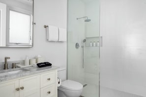 Shower, jetted bath, bidet, towels